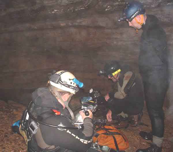 Brian gears up at Snail Shell Cave - Tennessee September 2004